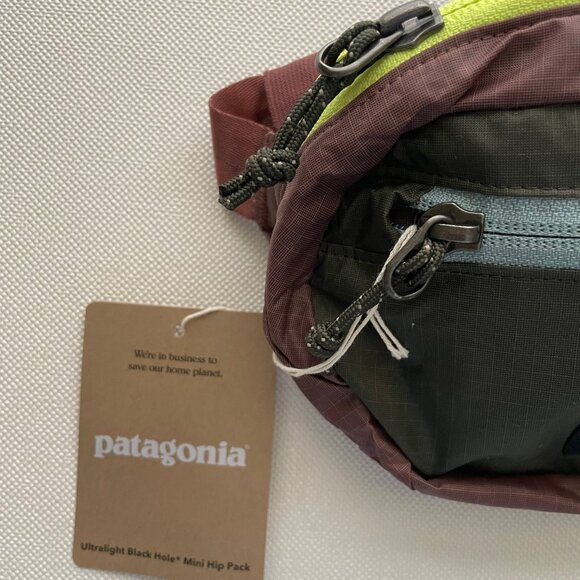 NWT Ultralight Black Hole® Mini Hip Pack 1L Fanny Pack PatchworkPineNeed… - Picture 4 of 6